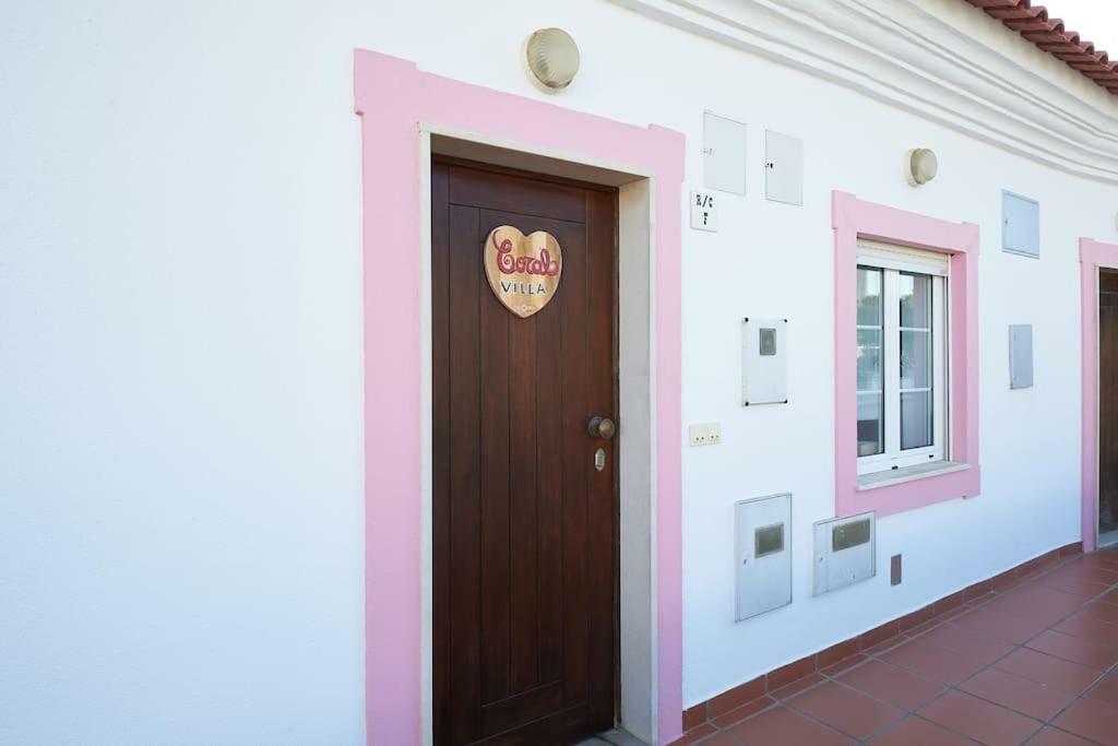 אריסרייה Coral Villa מראה חיצוני תמונה